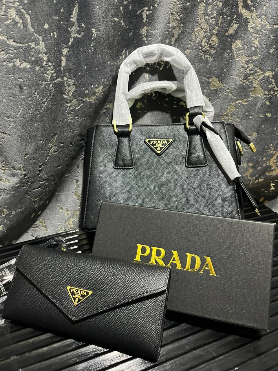 Сумка от бренда Prada