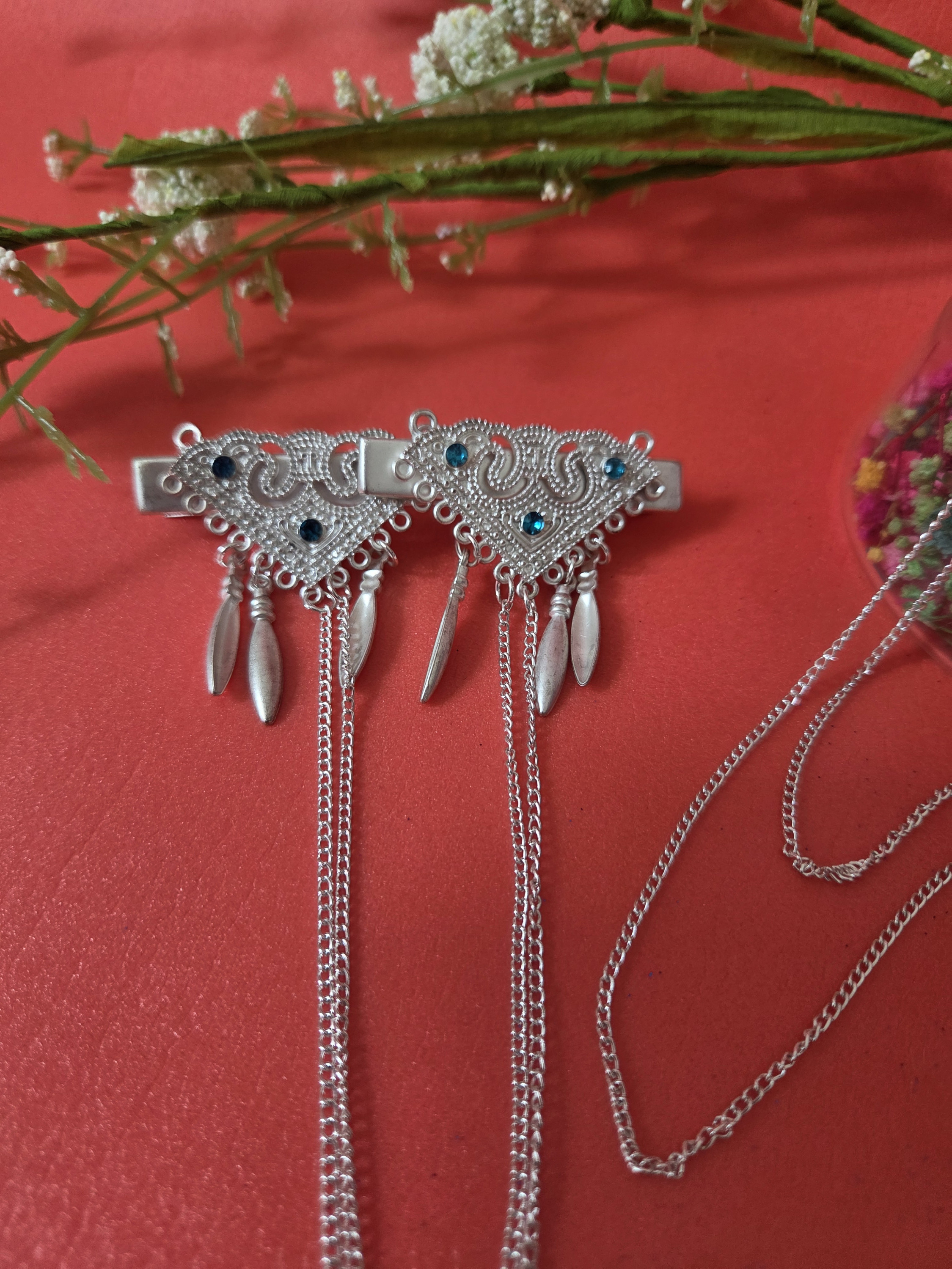 Украшение из серебра