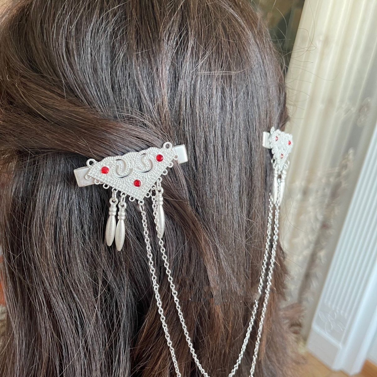 Украшение из серебра