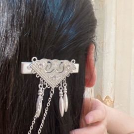 Украшение из серебра